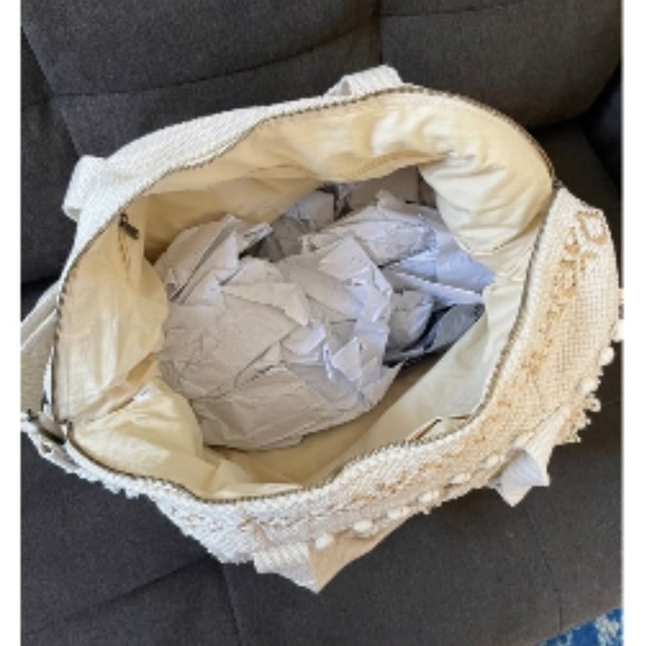 Universal Thread Cream Textured Weekender Bag - Picture 6 of 8